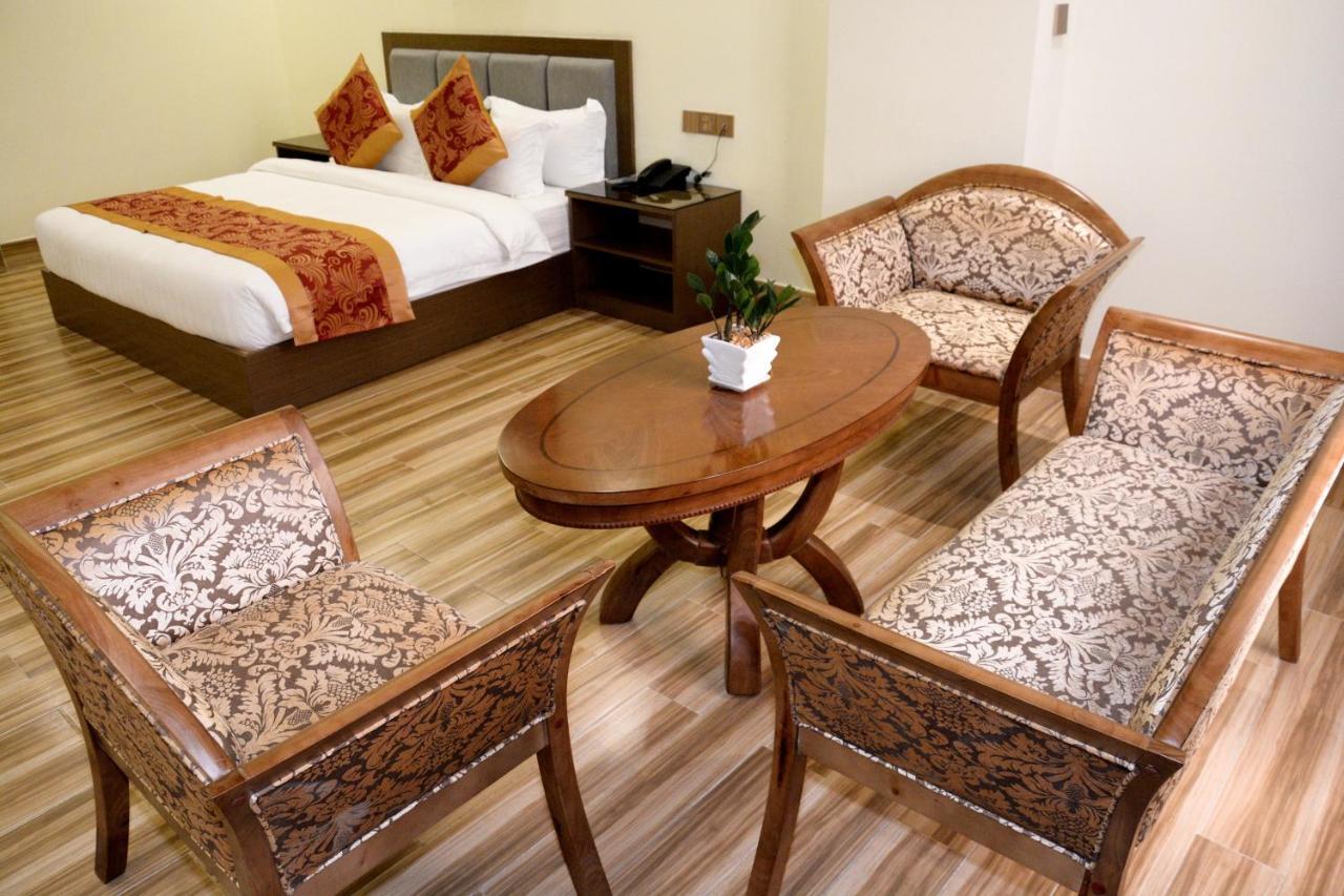 Hotel Tugos バギオ エクステリア 写真