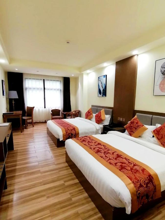 Hotel Tugos バギオ エクステリア 写真